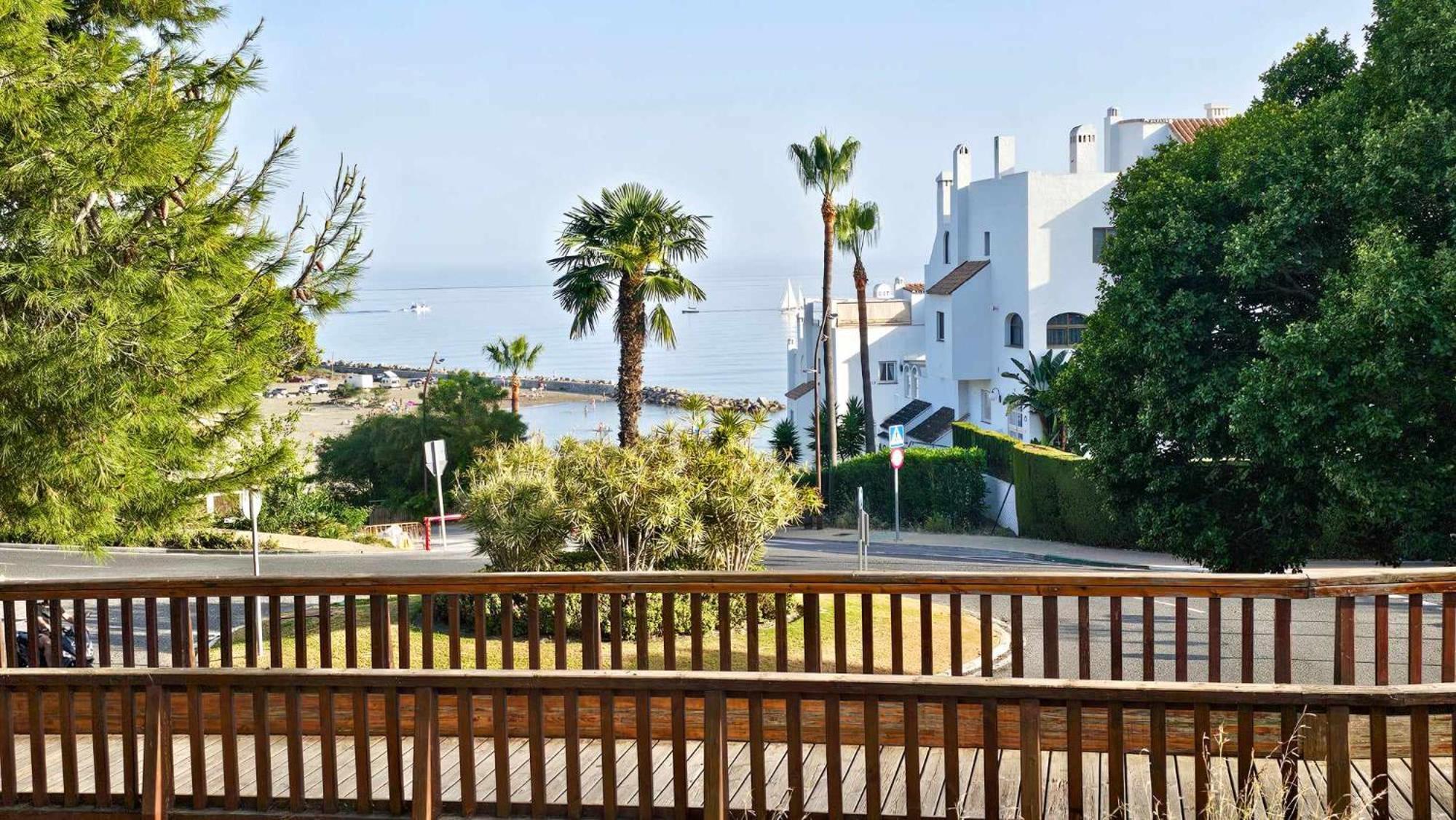 Junto A La Playa Del Cristo Cerca Del Puerto Apartment Estepona Exterior photo